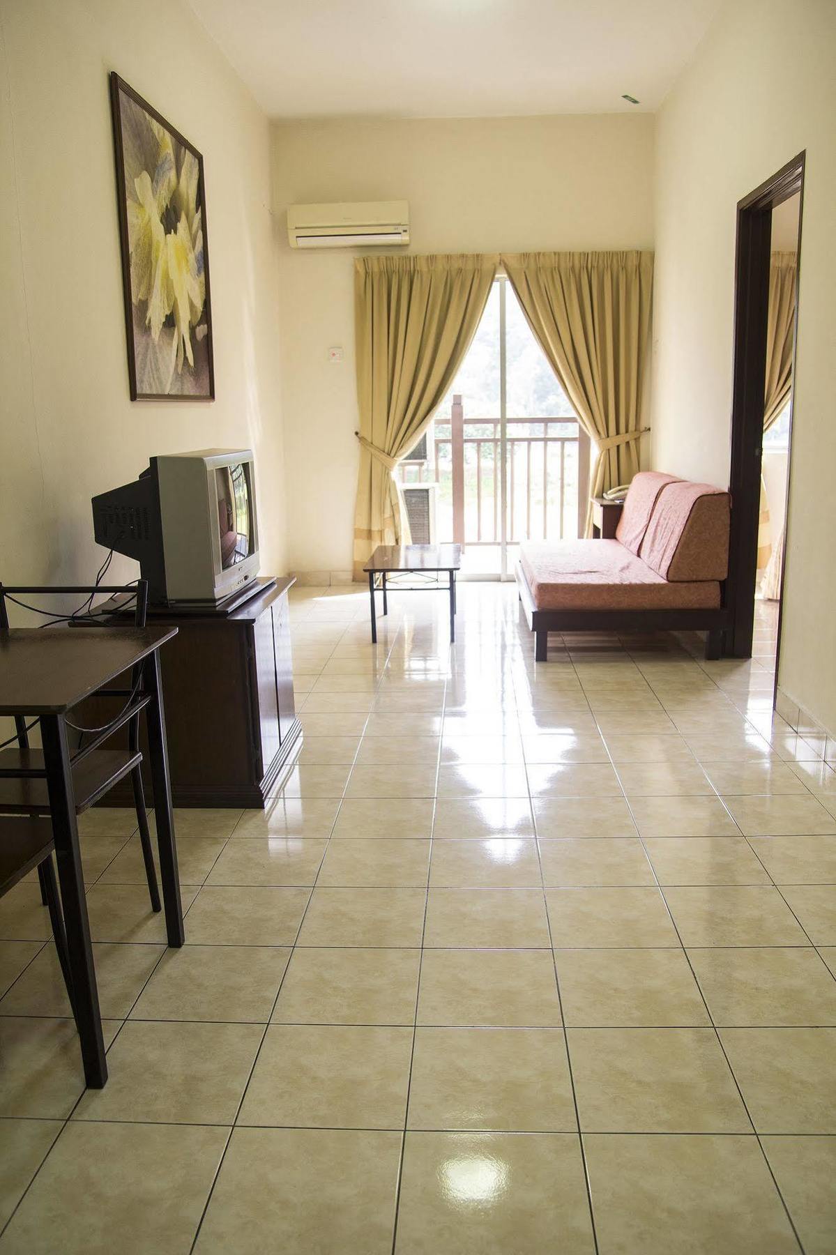 Suria Service Apartment-Hotel Букит-Мера Экстерьер фото