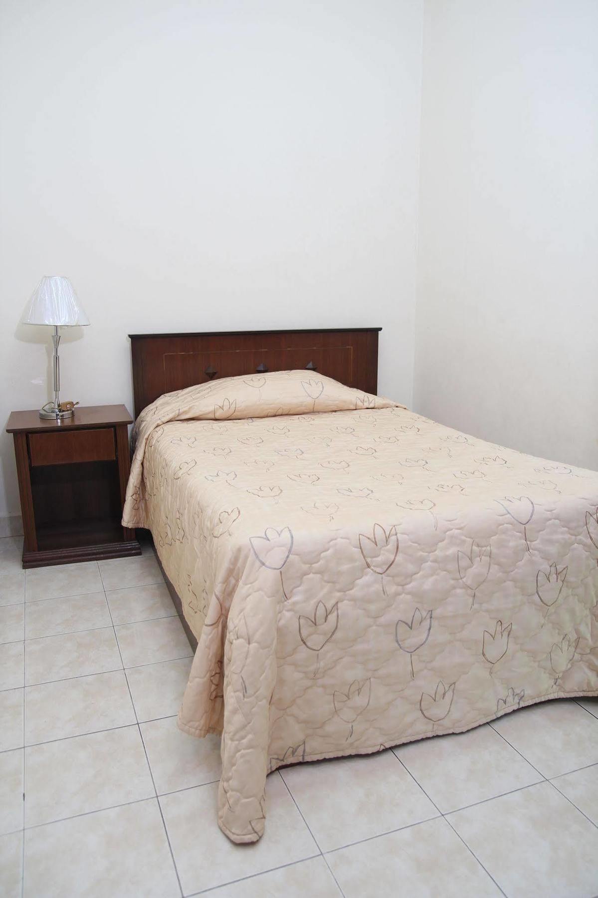 Suria Service Apartment-Hotel Букит-Мера Экстерьер фото