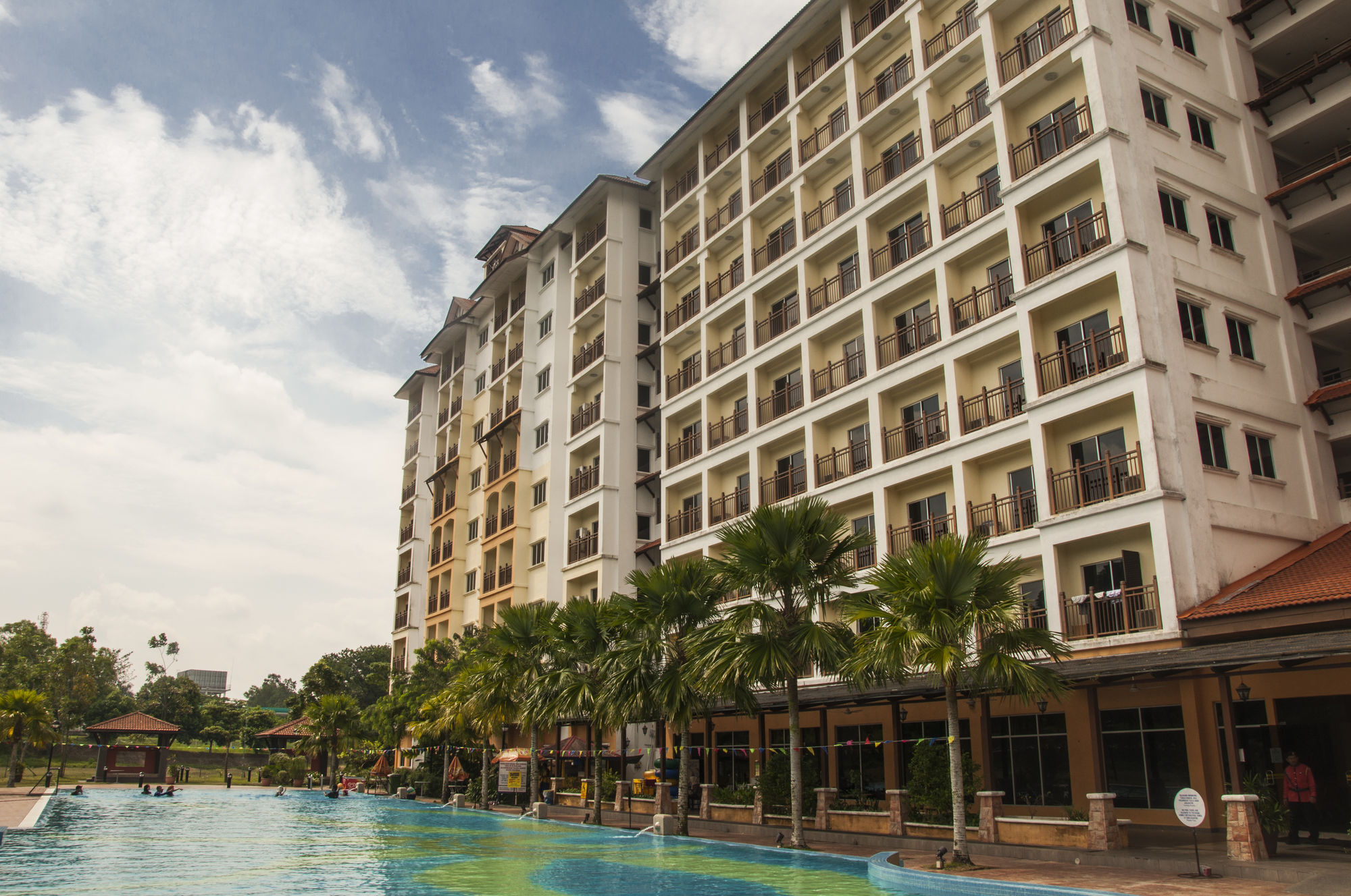 Suria Service Apartment-Hotel Букит-Мера Экстерьер фото